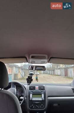 Хетчбек Volkswagen Golf 2006 в 