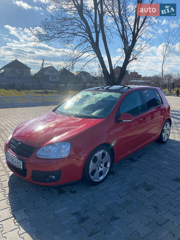 Хетчбек Volkswagen Golf 2006 в 