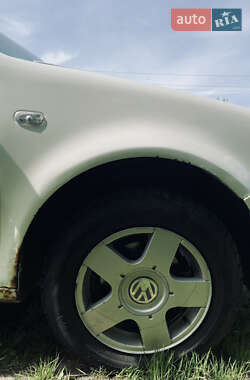 Хетчбек Volkswagen Golf 1998 в 