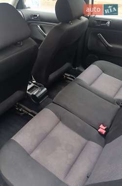 Хэтчбек Volkswagen Golf 2001 в 