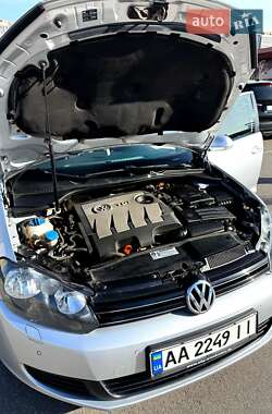Універсал Volkswagen Golf 2010 в 