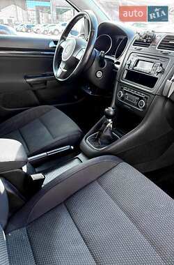 Універсал Volkswagen Golf 2010 в 