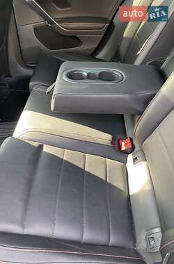 Хетчбек Volkswagen Golf 2016 в 