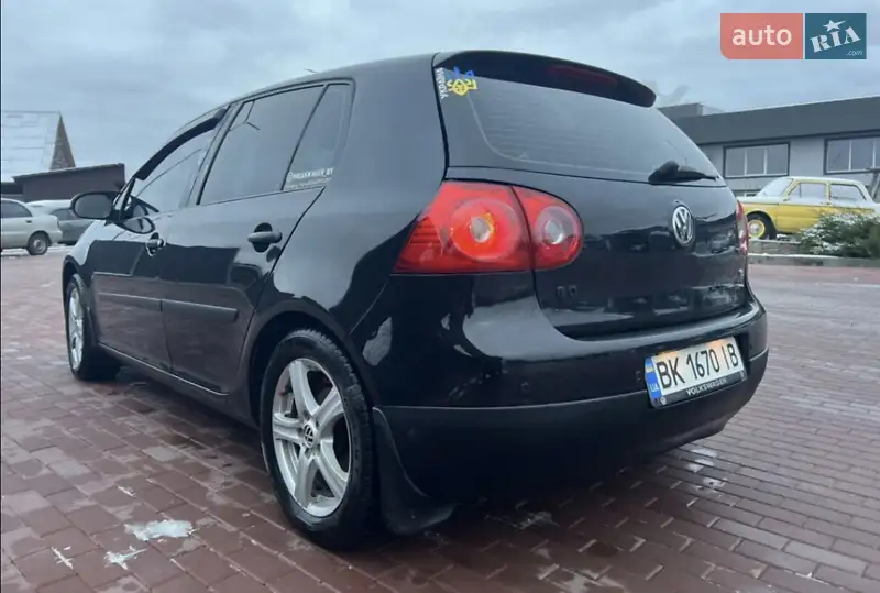 Хэтчбек Volkswagen Golf 2006 в 