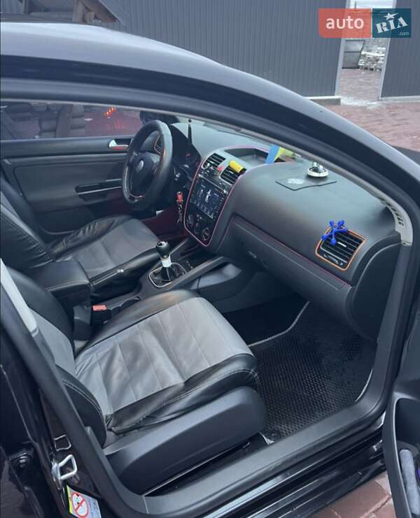 Хэтчбек Volkswagen Golf 2006 в 