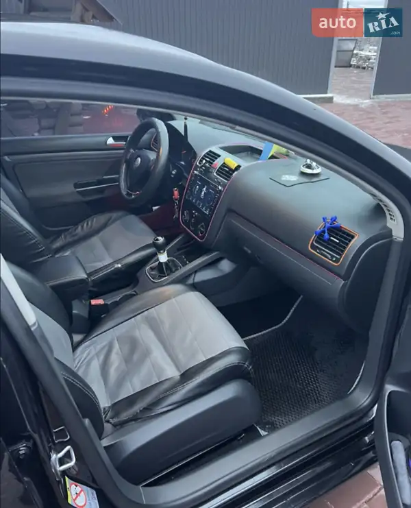 Хэтчбек Volkswagen Golf 2006 в 