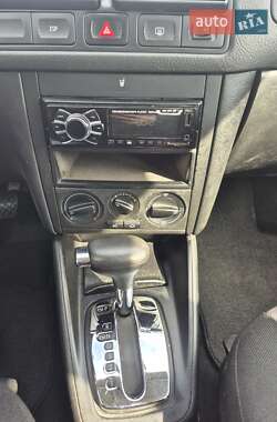 Хэтчбек Volkswagen Golf 2001 в 
