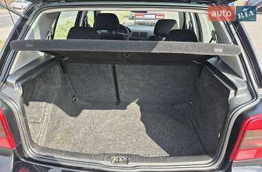 Хэтчбек Volkswagen Golf 2001 в 