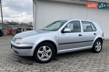 Хэтчбек Volkswagen Golf 2001 в 