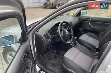 Хэтчбек Volkswagen Golf 2001 в 