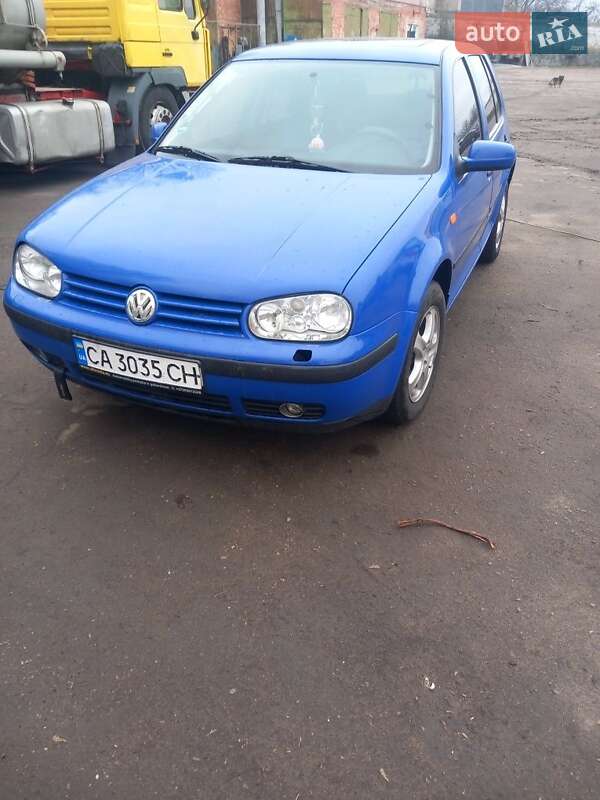 Хетчбек Volkswagen Golf 1999 в 