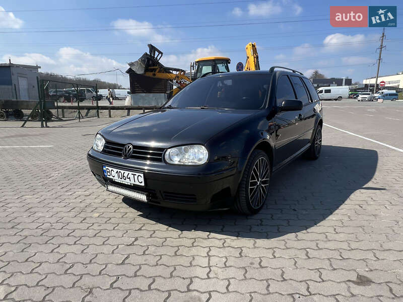 Універсал Volkswagen Golf 2003 в Львові