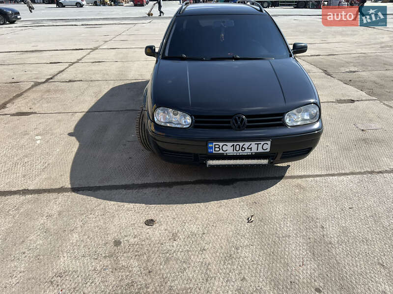 Універсал Volkswagen Golf 2003 в Львові