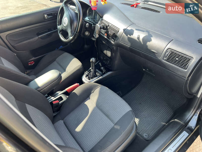 Універсал Volkswagen Golf 2003 в Львові