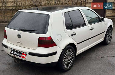 Хетчбек Volkswagen Golf 2001 в 
