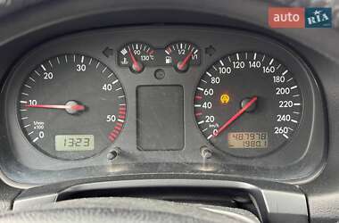 Хетчбек Volkswagen Golf 2001 в 