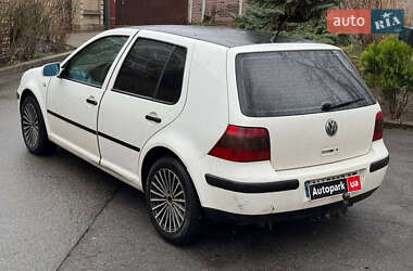 Хетчбек Volkswagen Golf 2001 в 
