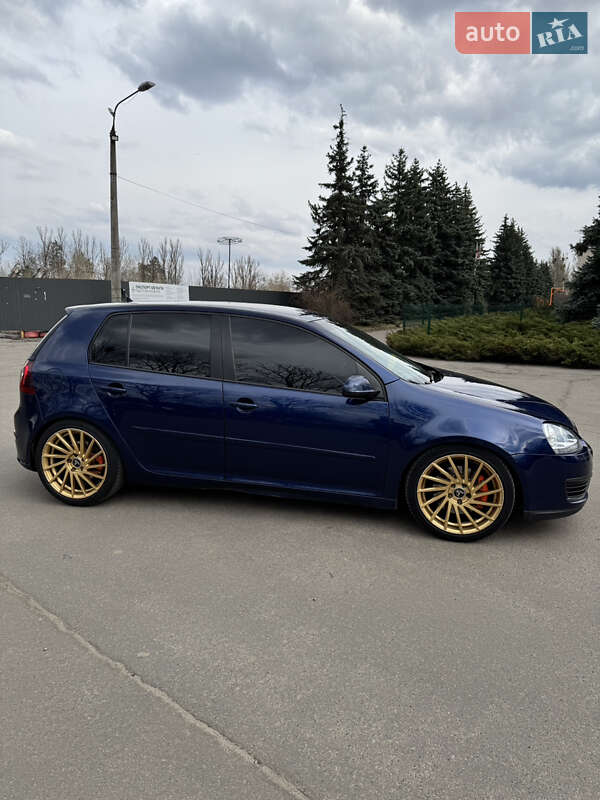 Хетчбек Volkswagen Golf 2006 в Києві
