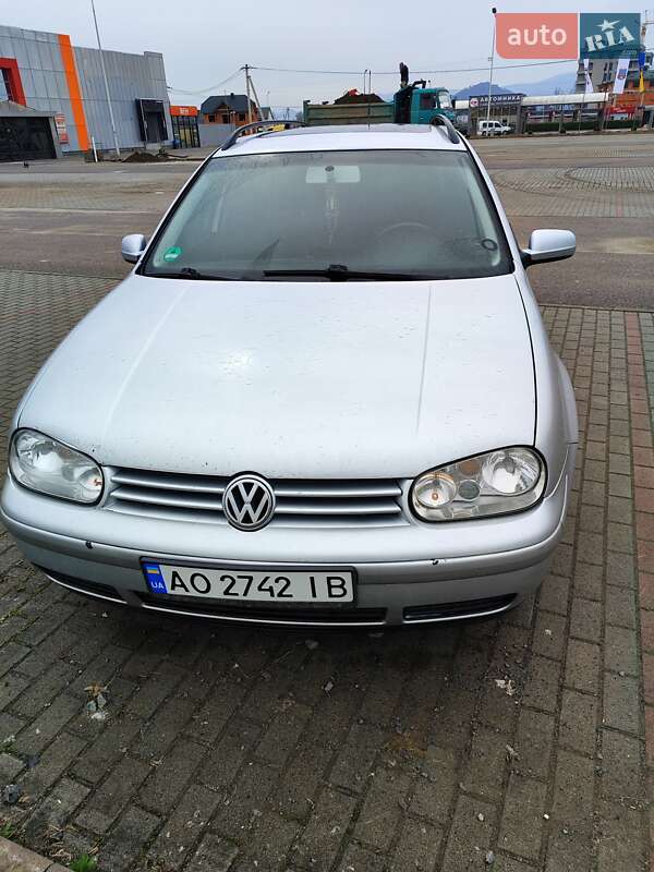 Універсал Volkswagen Golf 2003 в Хусті
