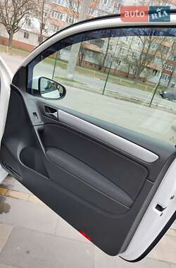 Хэтчбек Volkswagen Golf 2009 в 