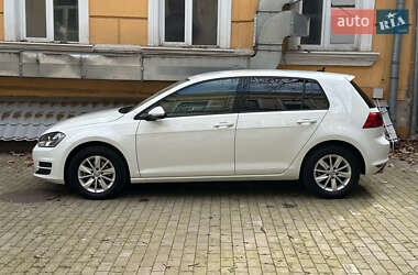 Хэтчбек Volkswagen Golf 2017 в 