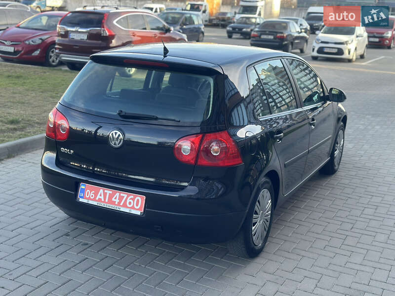 Хетчбек Volkswagen Golf 2008 в Житомирі