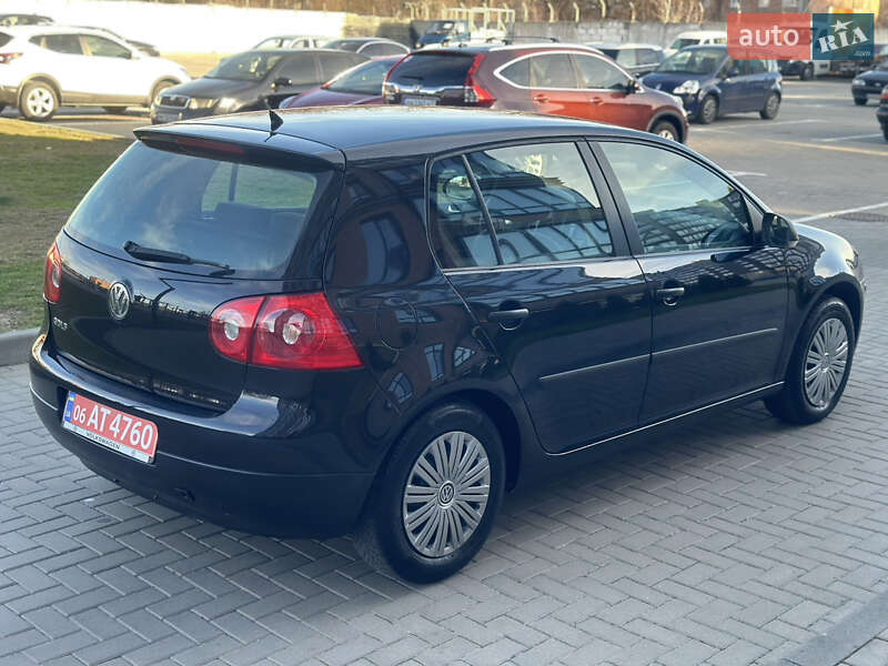 Хетчбек Volkswagen Golf 2008 в Житомирі