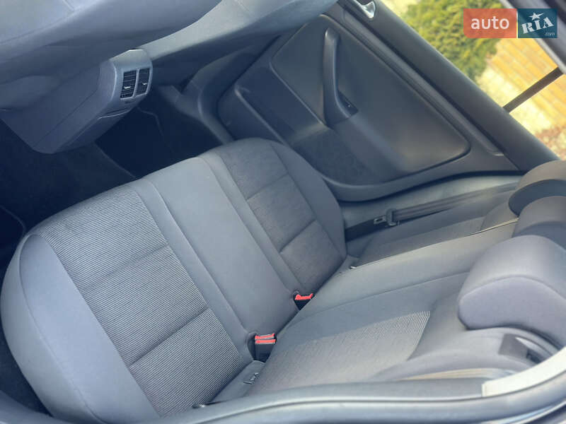 Хетчбек Volkswagen Golf 2008 в Житомирі