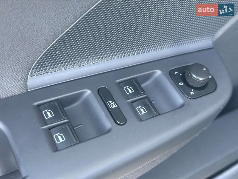 Хетчбек Volkswagen Golf 2008 в Житомирі