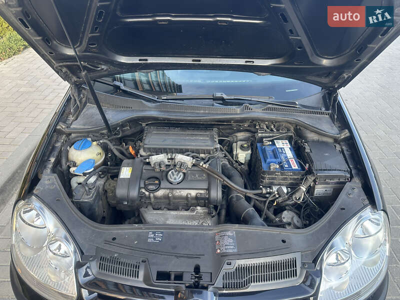 Хетчбек Volkswagen Golf 2008 в Житомирі