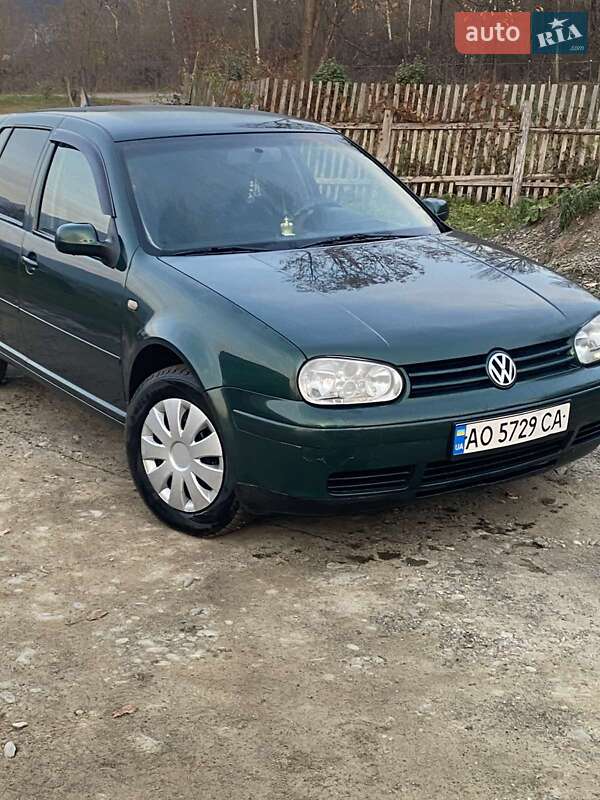 Хэтчбек Volkswagen Golf 1998 в Хусте
