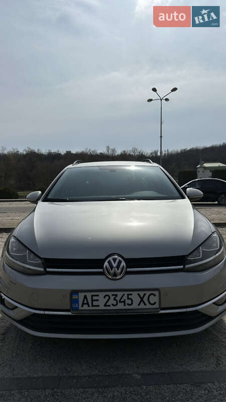 Універсал Volkswagen Golf 2018 в Дніпрі