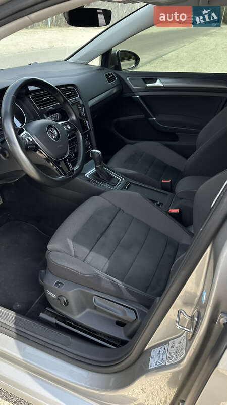 Універсал Volkswagen Golf 2018 в Дніпрі