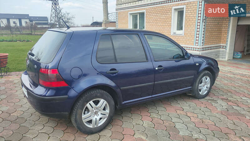 Хетчбек Volkswagen Golf 2001 в Перегінське