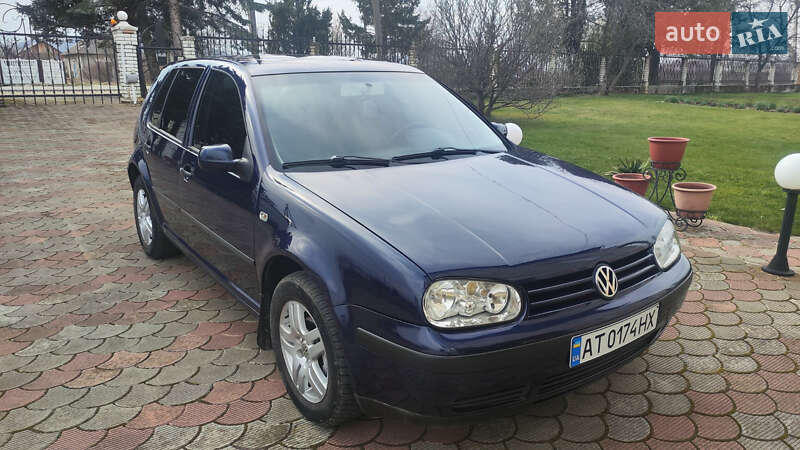Хетчбек Volkswagen Golf 2001 в Перегінське