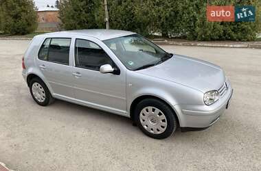 Хэтчбек Volkswagen Golf 2003 в 