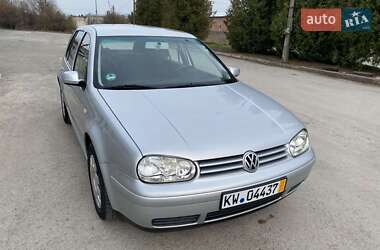 Хэтчбек Volkswagen Golf 2003 в 