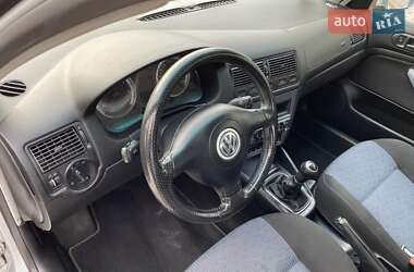 Хэтчбек Volkswagen Golf 2003 в 