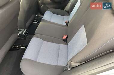 Хэтчбек Volkswagen Golf 2003 в 