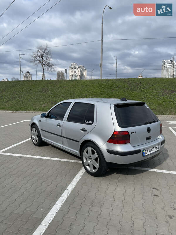 Хэтчбек Volkswagen Golf 2001 в Киеве