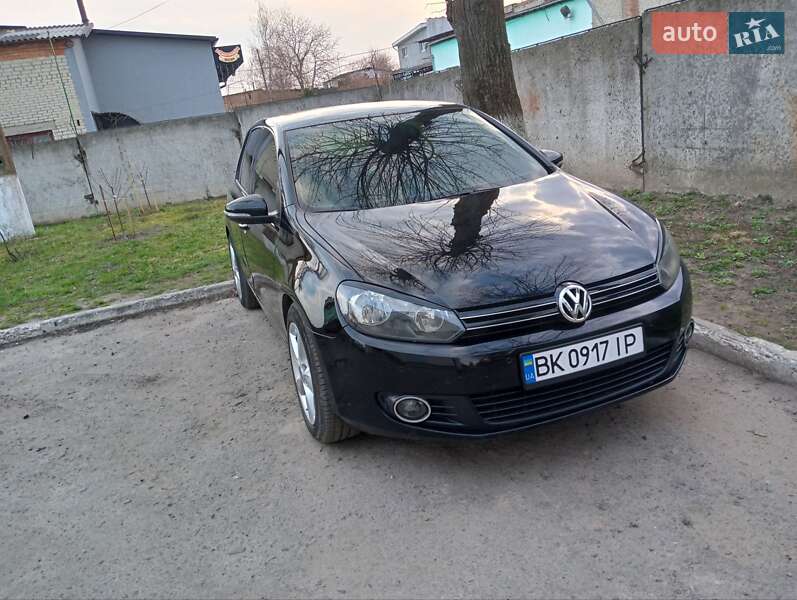Хетчбек Volkswagen Golf 2009 в 