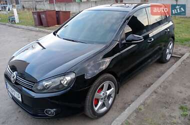 Хетчбек Volkswagen Golf 2009 в 