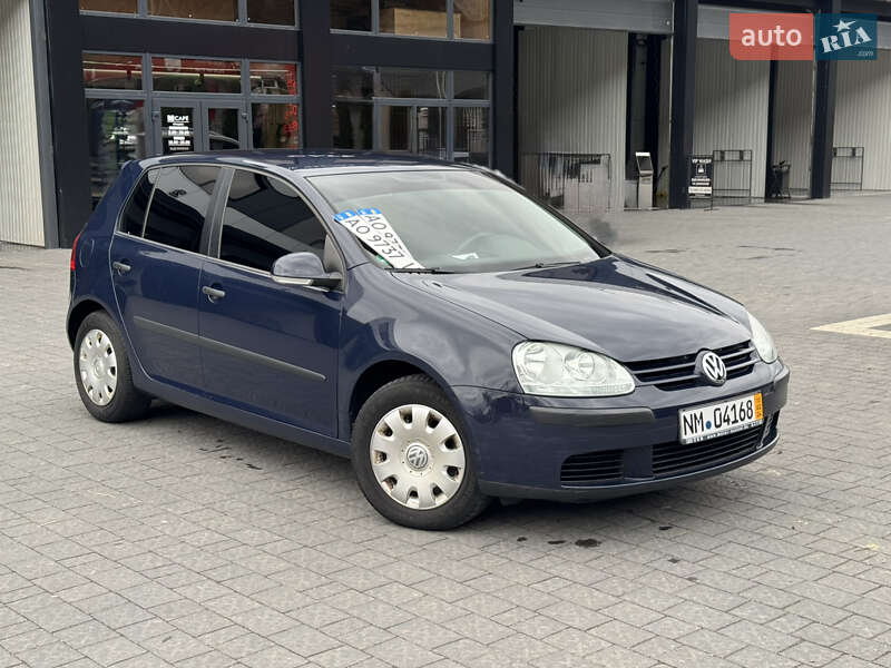 Хетчбек Volkswagen Golf 2004 в 