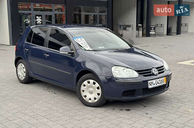 Хетчбек Volkswagen Golf 2004 в 