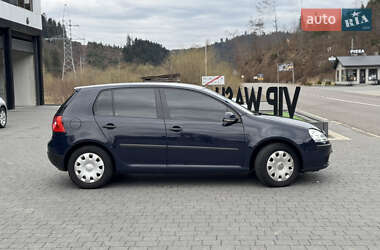 Хетчбек Volkswagen Golf 2004 в 