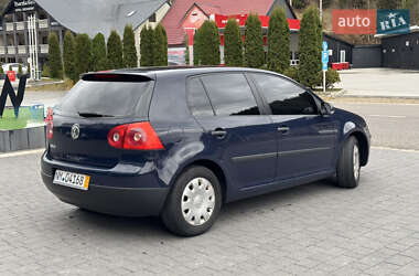 Хетчбек Volkswagen Golf 2004 в 