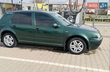 Хетчбек Volkswagen Golf 2000 в 