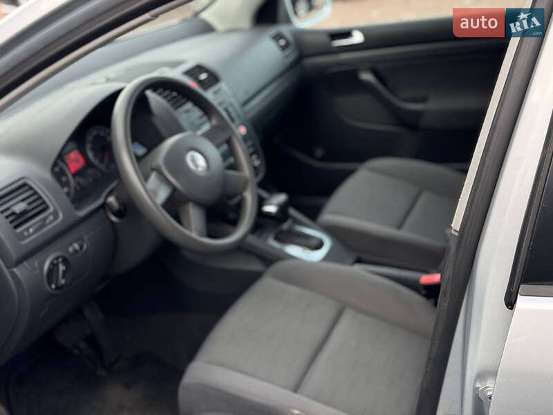 Хэтчбек Volkswagen Golf 2005 в Дрогобыче