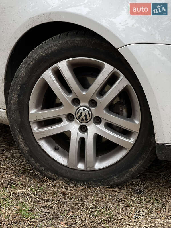 Хэтчбек Volkswagen Golf 2008 в Чернигове