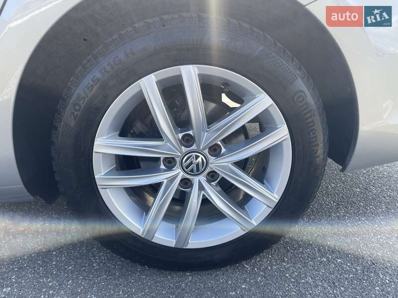 Универсал Volkswagen Golf 2018 в Киеве